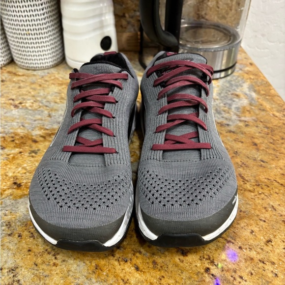 Altra Charcoal Sneakers with Burgundy Accents size 8.5 - Picture 2 of 9
